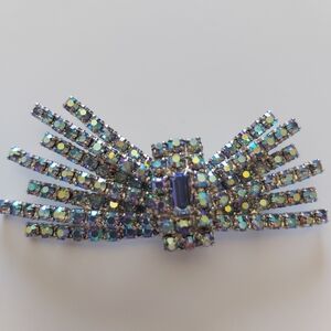 Elegant Silver Crystal Brooch Continentale